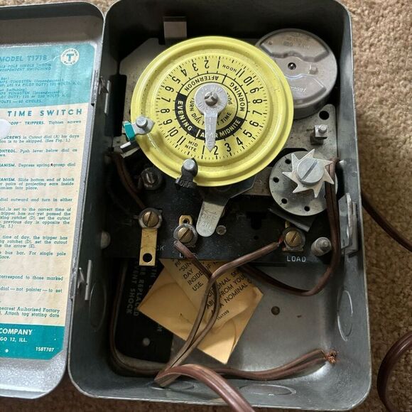 Intermatic Skipper Time Switch Model T171B - Picture 2 of 14